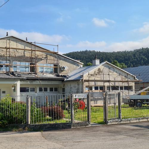 Uređenje fasade upravne zgrade Poslovne zone Lič